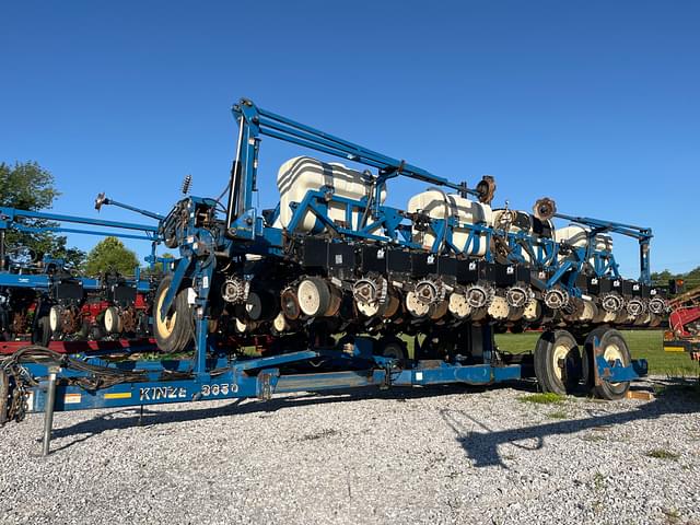 Image of Kinze 3650 equipment image 4