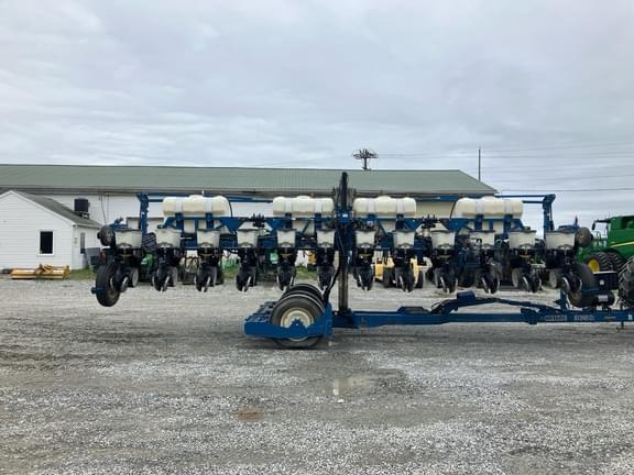 Image of Kinze 3650 equipment image 4