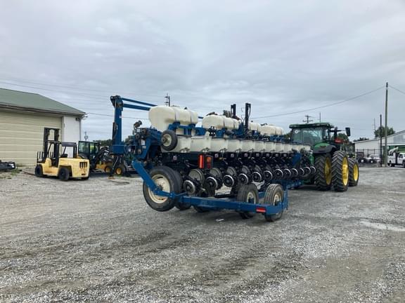 Image of Kinze 3650 equipment image 2