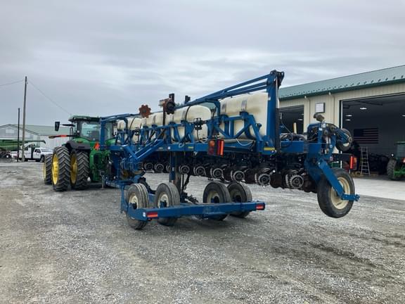 Image of Kinze 3650 equipment image 1