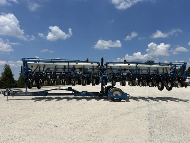 Image of Kinze 3650 equipment image 2