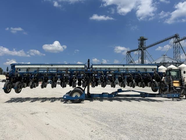 Image of Kinze 3650 equipment image 3