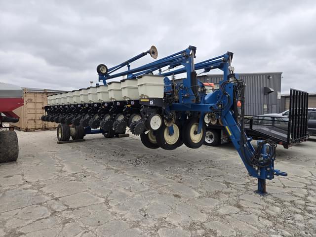 Image of Kinze 3700 equipment image 2