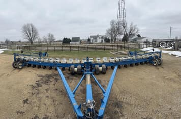 Main image Kinze 3700