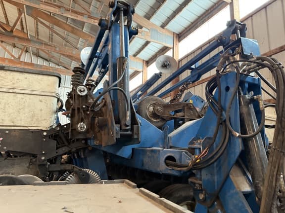 Image of Kinze 3700 equipment image 1