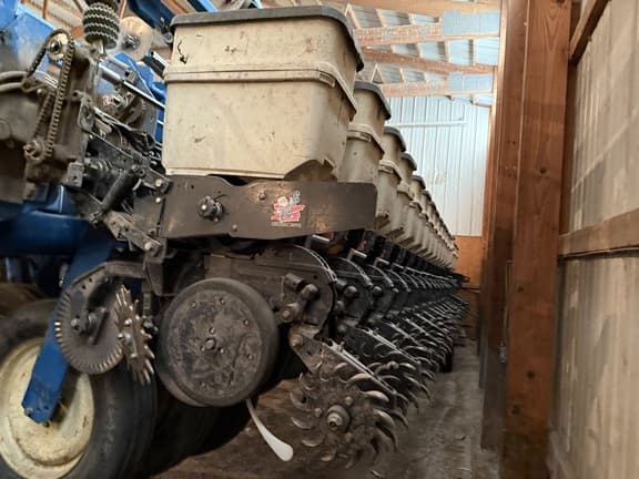 Image of Kinze 3700 equipment image 3