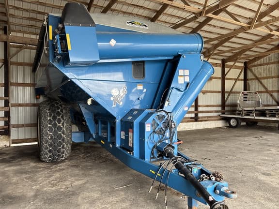 Image of Kinze 650 equipment image 2