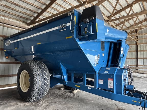 Image of Kinze 650 equipment image 3