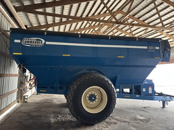 2004 Kinze 650 Equipment Image0