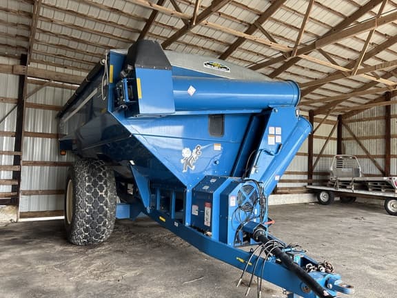 Image of Kinze 650 equipment image 1