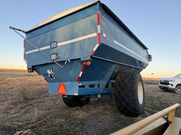 Image of Kinze 840 equipment image 2