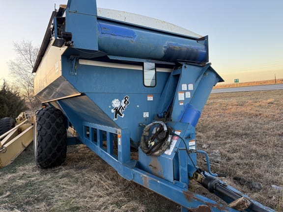 2004 Kinze 840 Equipment Image0