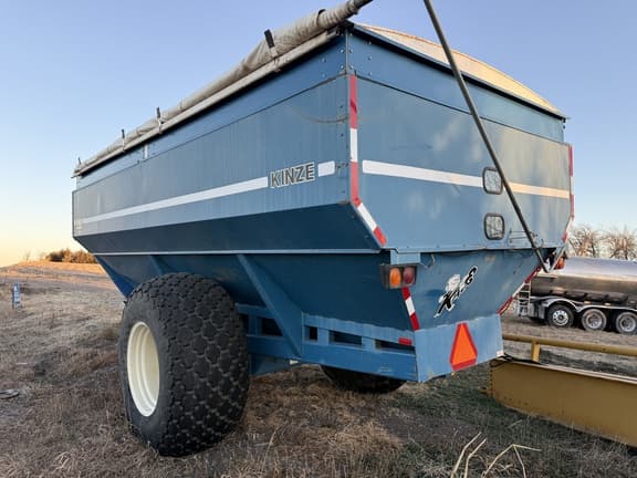 Image of Kinze 840 equipment image 3