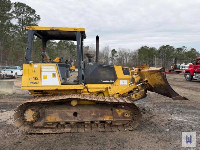 Image of Komatsu D39PX-21A equipment image 3