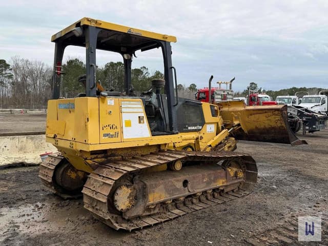 Image of Komatsu D39PX-21A equipment image 4