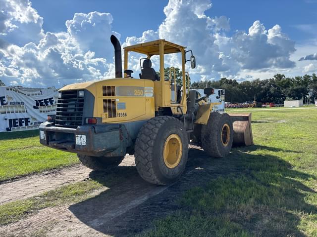 Image of Komatsu WA250 equipment image 4