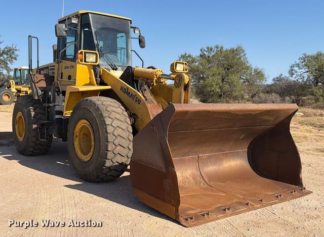 Image of Komatsu WA400 equipment image 2