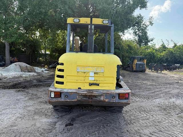 Image of Komatsu WA75-3 equipment image 3