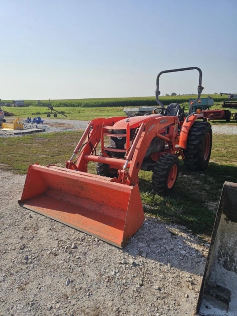 Image of Kubota L3940 Primary image