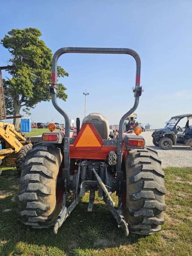 Image of Kubota L3940 equipment image 3