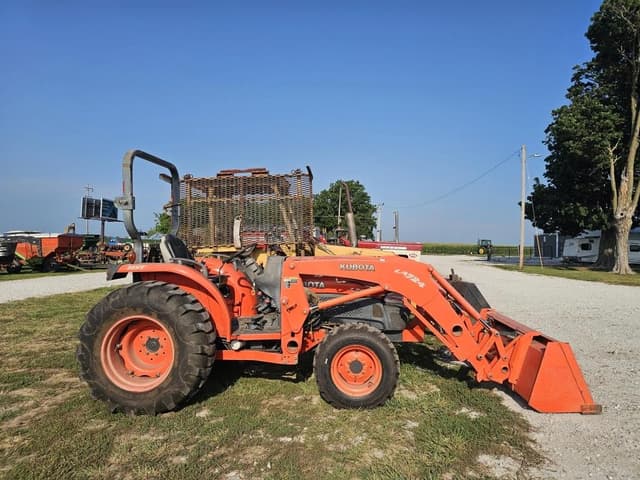 Image of Kubota L3940 equipment image 2
