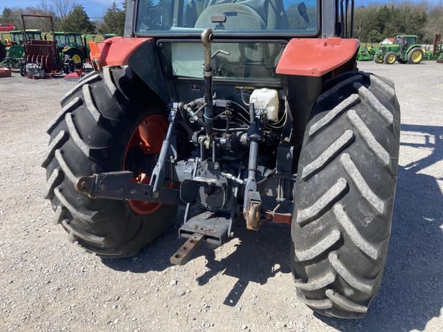 Image of Kubota M9000 equipment image 4