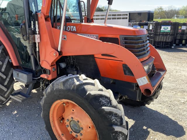 Image of Kubota M9000 equipment image 2