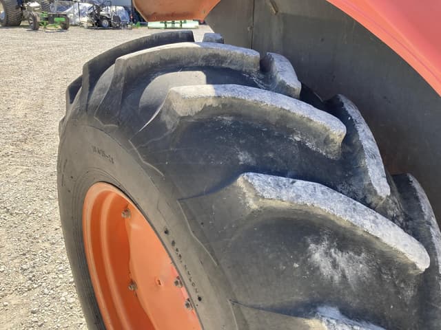 Image of Kubota M9000 equipment image 3