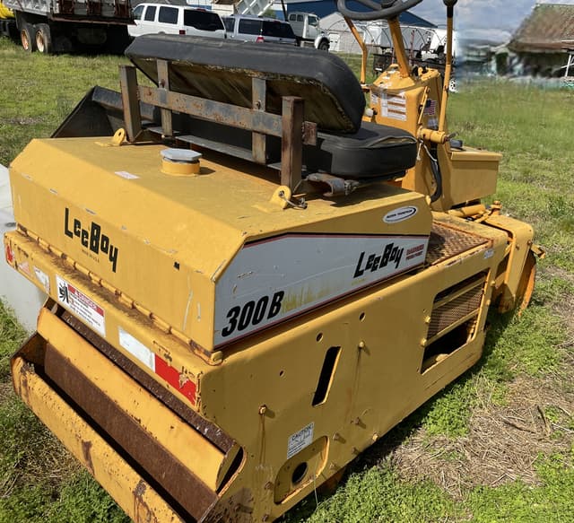 Image of LeeBoy 300B equipment image 2