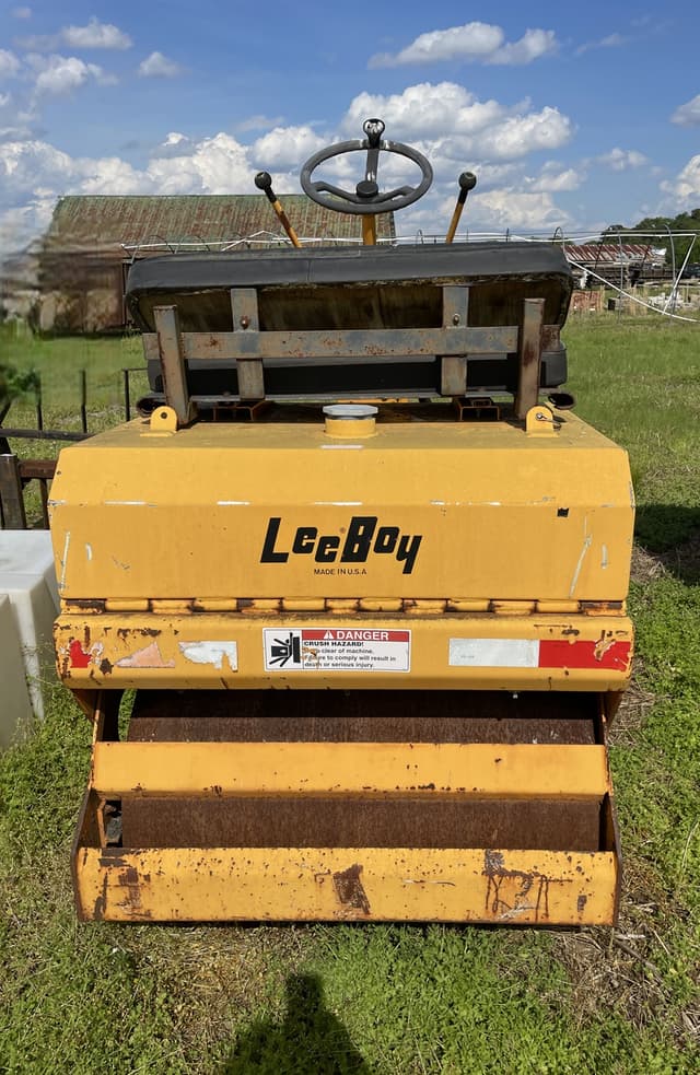 Image of LeeBoy 300B equipment image 3