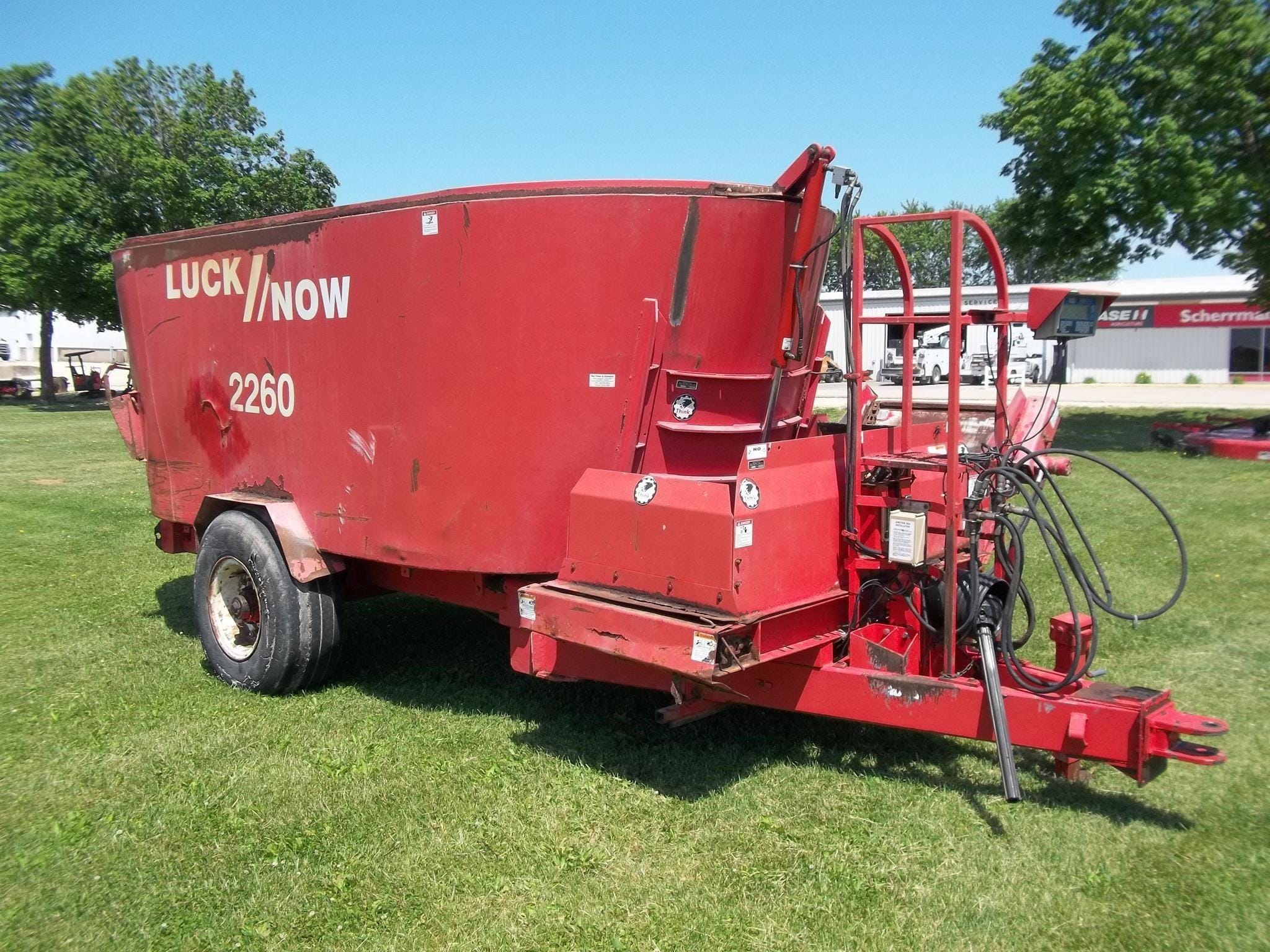 2004 LuckNow 2260 Equipment Image0
