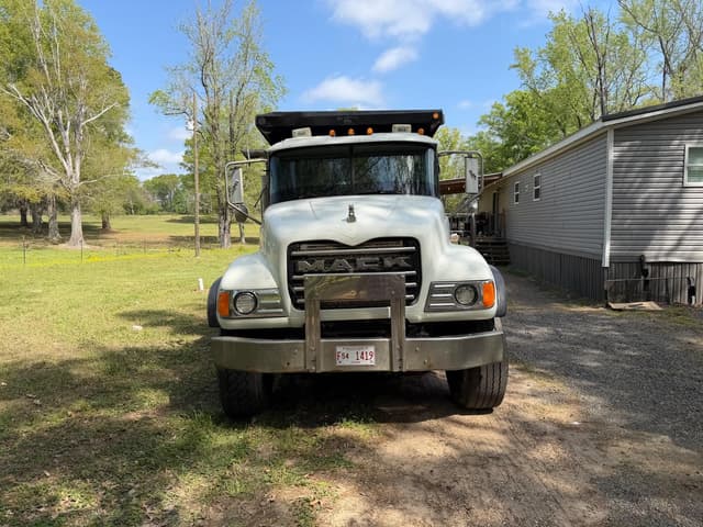 Image of Mack CV713 equipment image 2