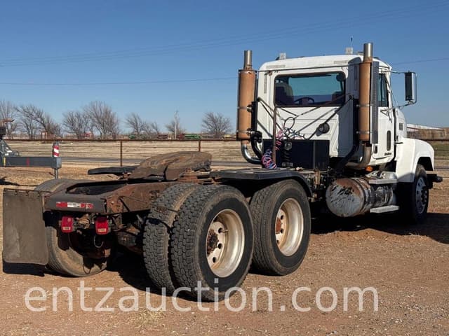 Image of Mack CH600 equipment image 2