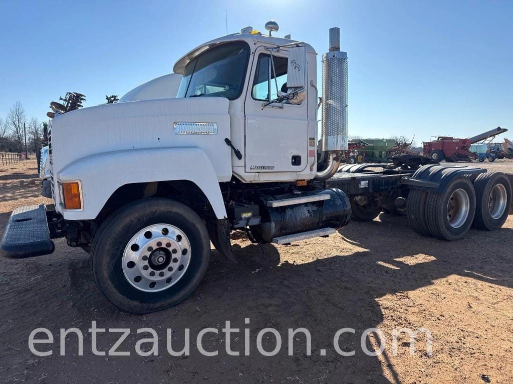 2004 Mack CH600 Equipment Image0