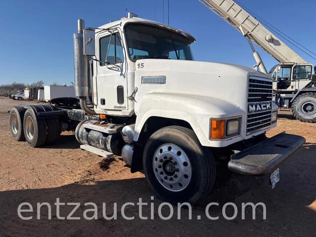 Image of Mack CH600 equipment image 3