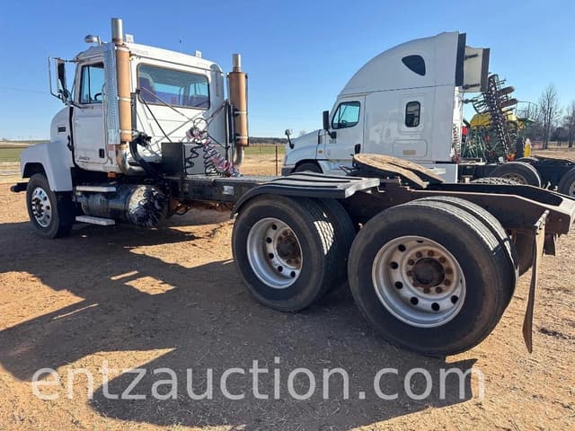 Image of Mack CH600 equipment image 1