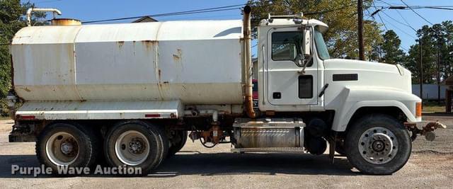Image of Mack CH600 equipment image 3
