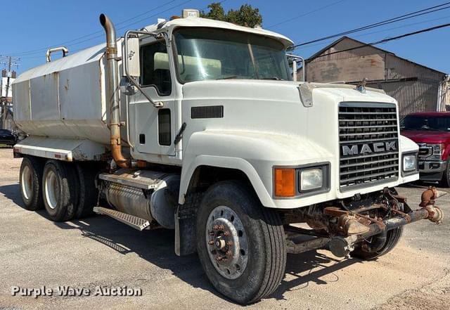 Image of Mack CH600 equipment image 2