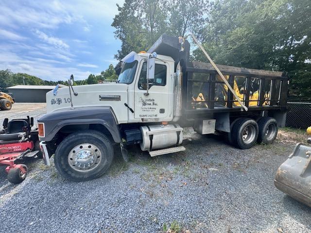 Image of Mack CH613 equipment image 1