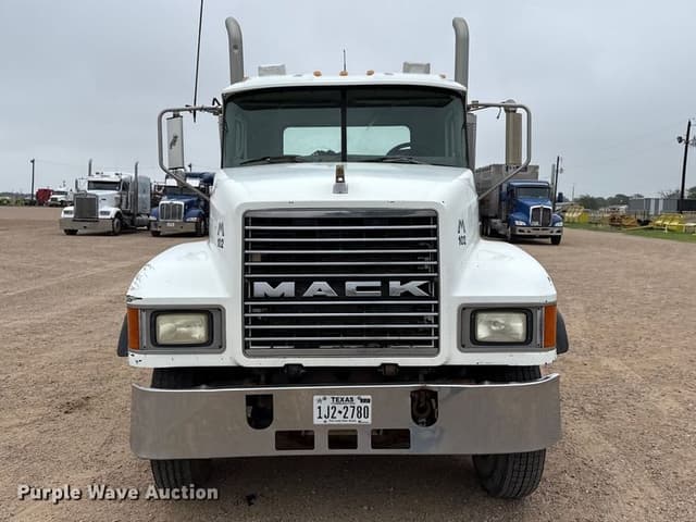 Image of Mack CH613 equipment image 1