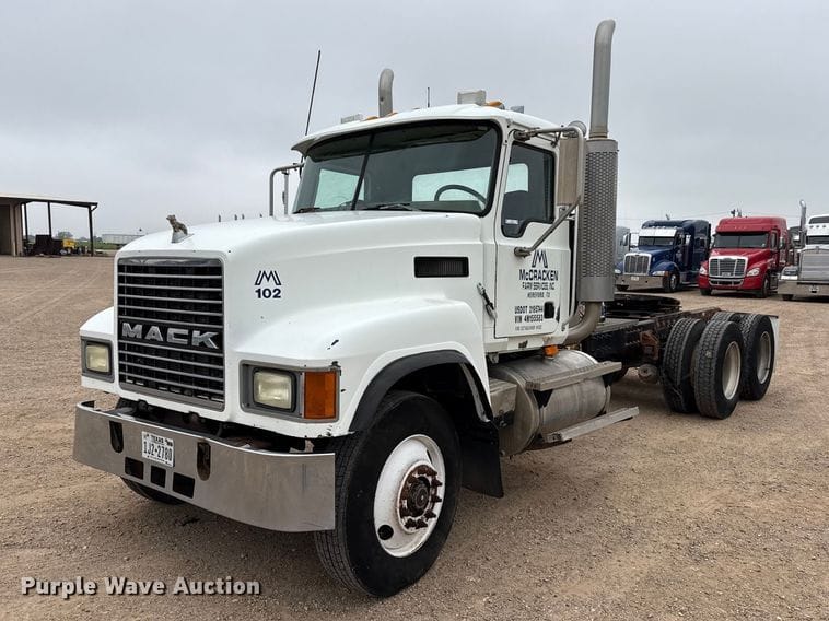2004 Mack CH613 Equipment Image0