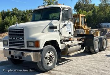 Main image Mack CH613