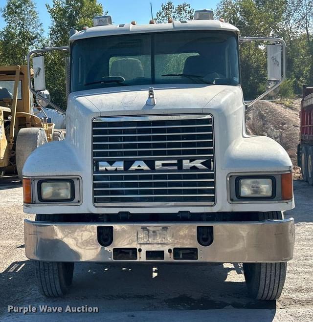 Image of Mack CH613 equipment image 1