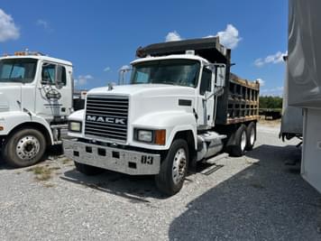 Main image Mack CH613