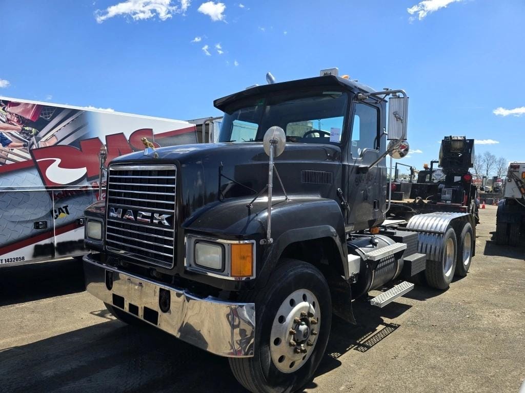2004 Mack CH613 Equipment Image0