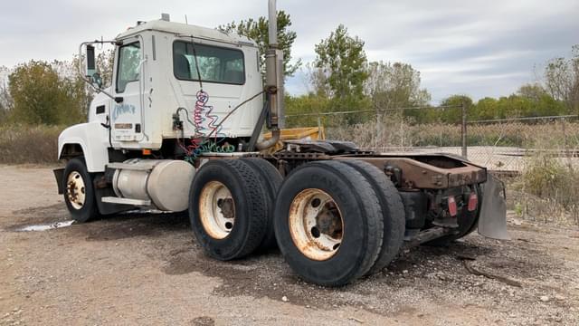 Image of Mack CHN613 equipment image 2