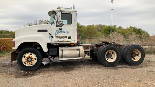 Image of Mack CHN613 equipment image 1