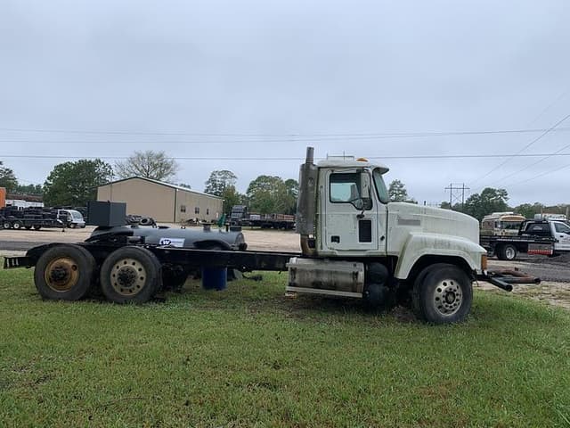 Image of Mack CHU613 equipment image 1