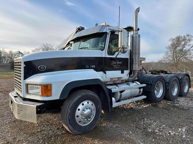 Image of Mack CL713 equipment image 1