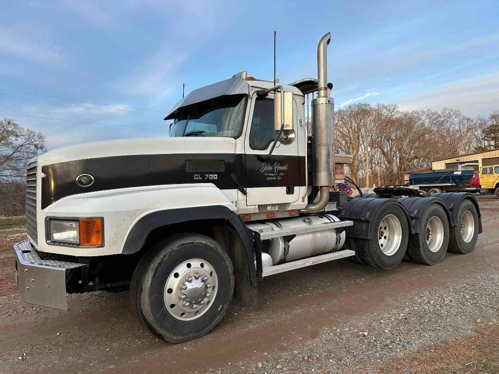 2004 Mack CL713 Equipment Image0
